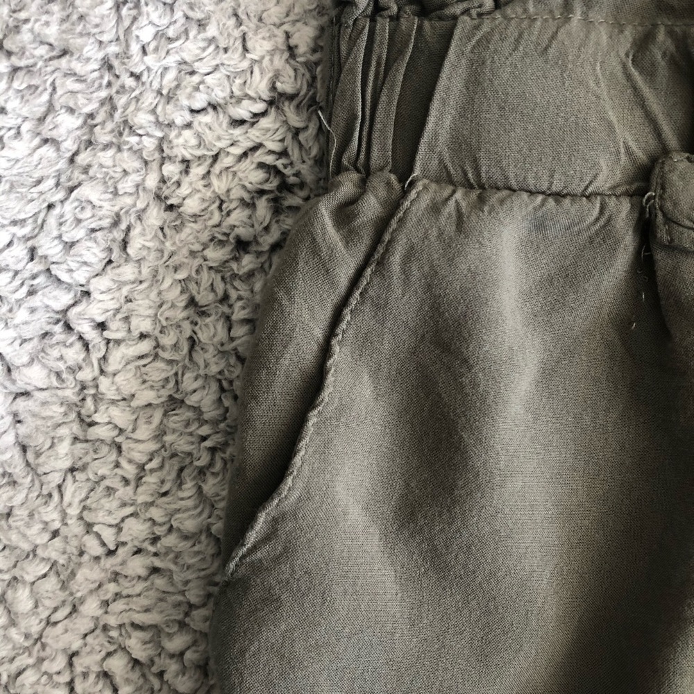 🤩Army Green Paper Bag Shorts - Picture 4 of 7
